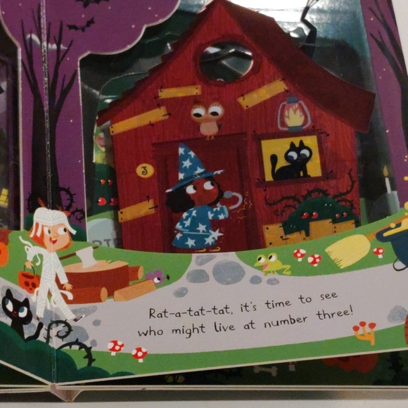 spooky fun children's board book titled "Spooky Street" Roger Priddy 2017 - Picture 3 of 10